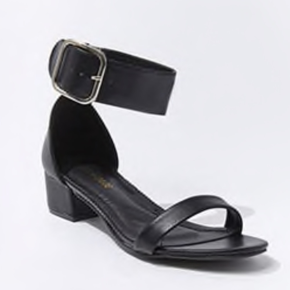 Chase + Chloe black strappy sandals